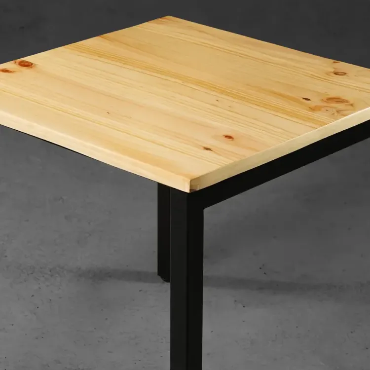 Mesa Cuadrada en Pino 4