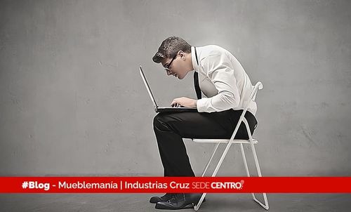 Imagen destacada para el artículo: Las 7 Mejores Sillas de Oficina para Personas de Talla Grande